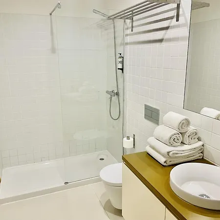 Stylish Escape With Essential Comforts Apartman *