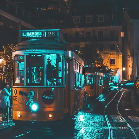 Stylish Escape With Essential Comforts Porto