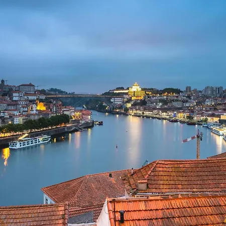Stylish Escape With Essential Comforts Porto
