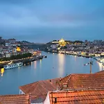 Stylish Escape With Essential Comforts Porto