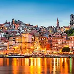 Stylish Escape With Essential Comforts Porto