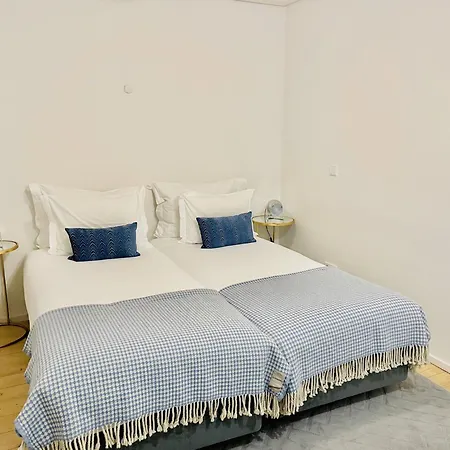 Stylish Escape With Essential Comforts Porto