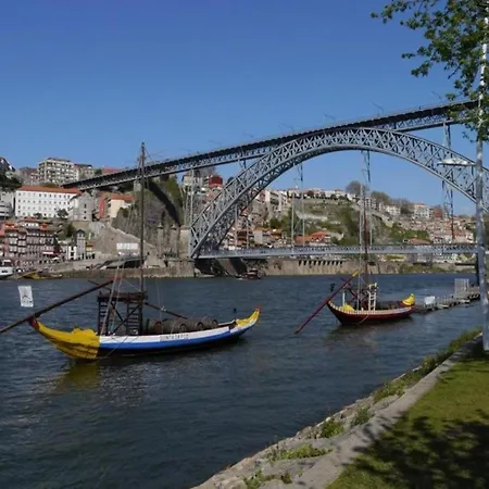 Lejlighed Stylish Escape With Essential Comforts Porto